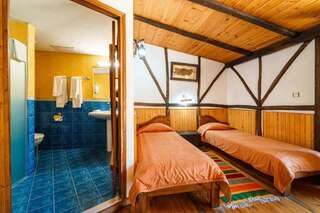 Отель Avion Hotel - Self check in Пловдив Двухместный номер с 2 отдельными кроватями, вид на сад-15